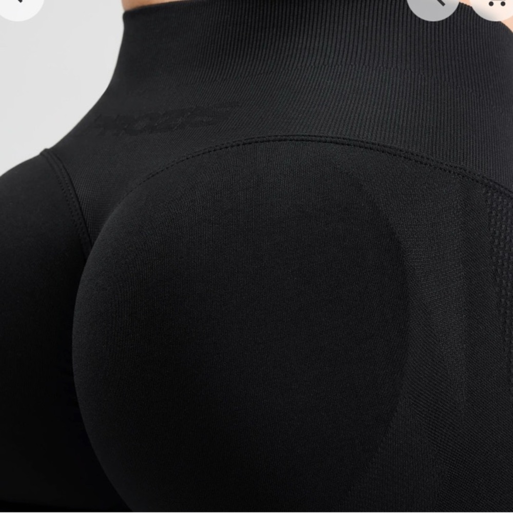 Women's Black High-Waisted Leggings - Picture 11 of 12